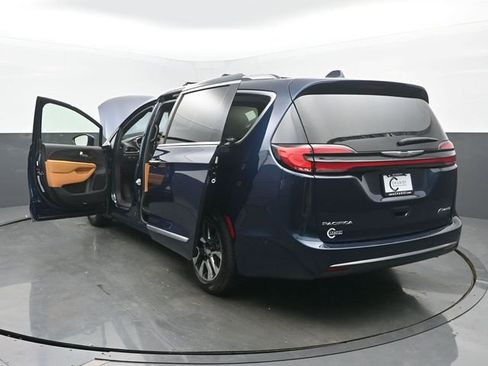 Used 2022 Chrysler Pacifica Pinnacle FWD image 54