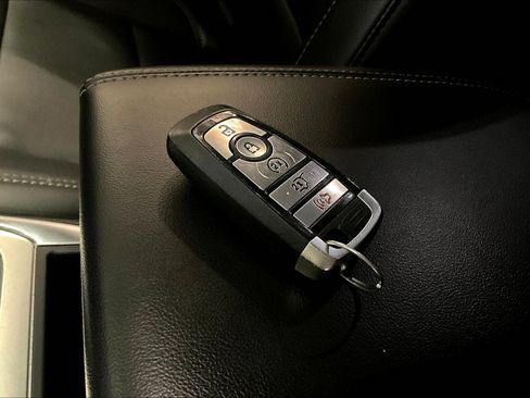 Used 2022 Ford Explorer XLT w/ Equipment Group 202A AWD/4WD image 35