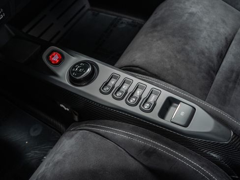 Used 2019 Ford GT RWD image 30