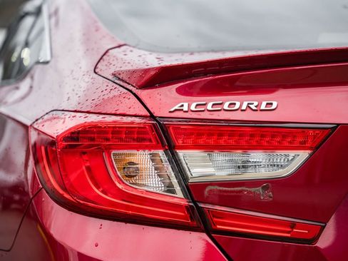 Used 2018 Honda Accord Touring image 7