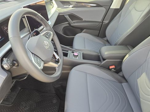 New 2026 Volkswagen Tiguan SE image 11