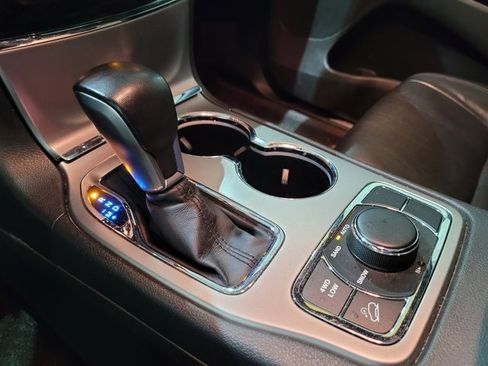 Used 2019 Jeep Grand Cherokee Limited image 39