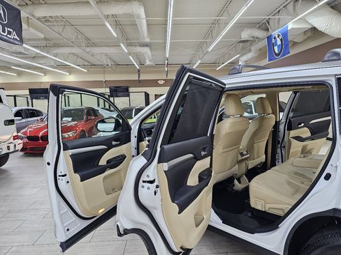 Used 2018 Toyota Highlander XLE image 17