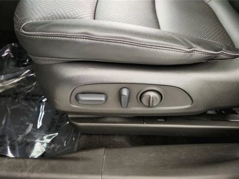 Used 2023 Buick Encore GX Essence w/ Experience Buick Package FWD image 29