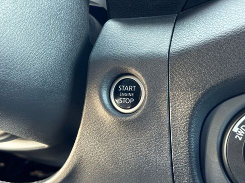 Used 2023 Nissan Frontier SV image 33