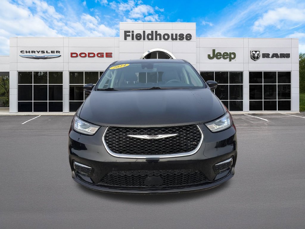 Used 2024 Chrysler Pacifica Touring-L FWD image 2