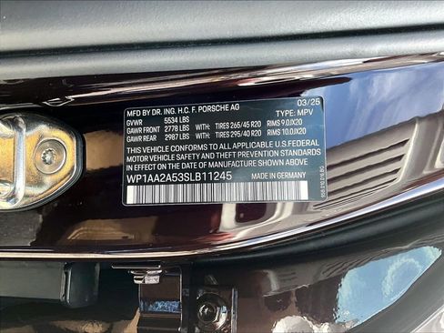 Used 2025 Porsche Macan AWD/4WD image 26