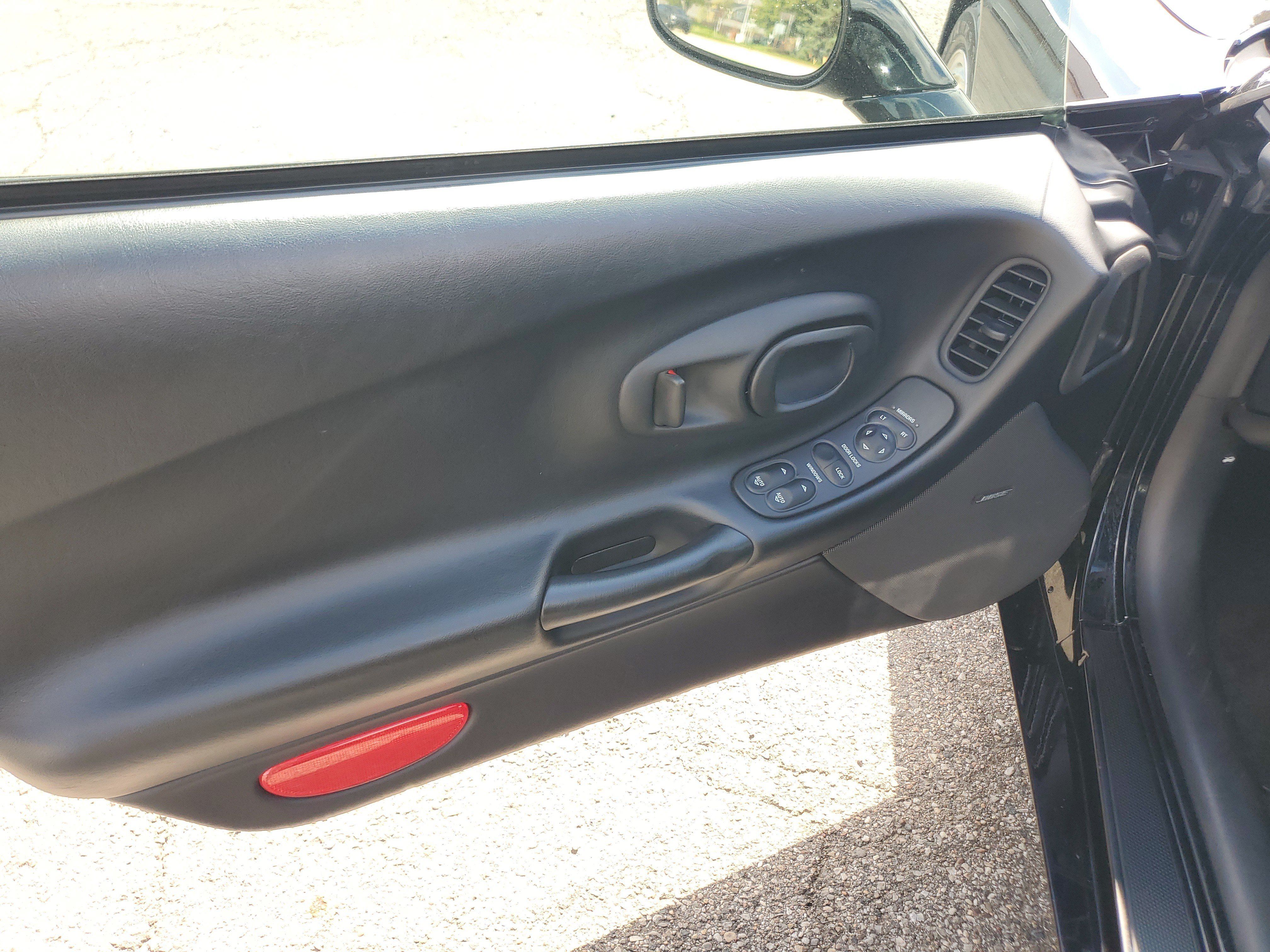 Used 2004 Chevrolet Corvette Coupe RWD image 10