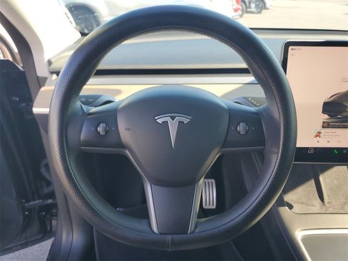 Used 2023 Tesla Model Y Performance image 22