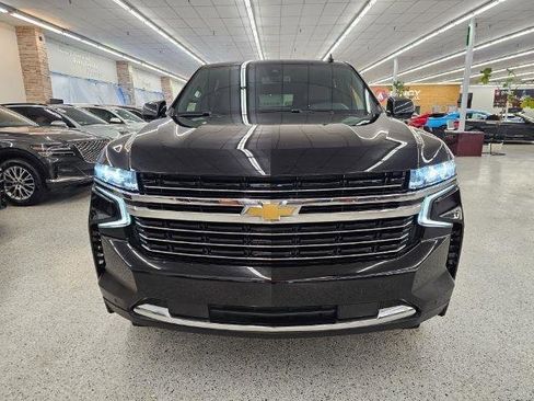 Used 2022 Chevrolet Suburban LT image 2
