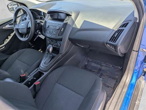 Certified 2018 Ford Focus SE FWD image 20