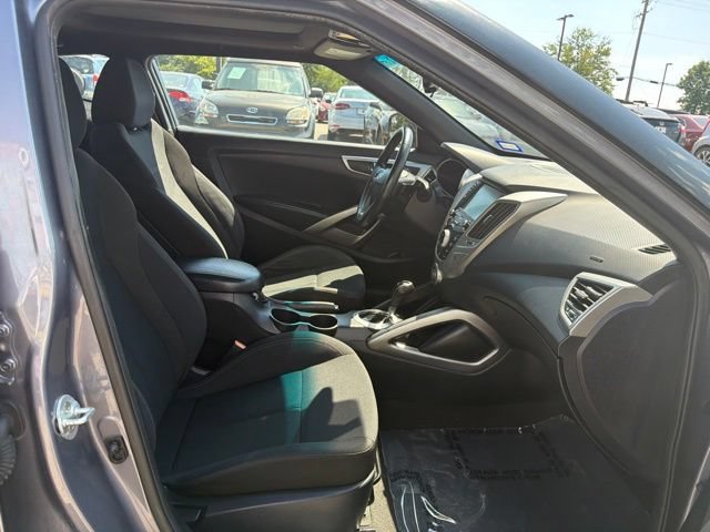 Used 2017 Hyundai Veloster Value Edition FWD image 24