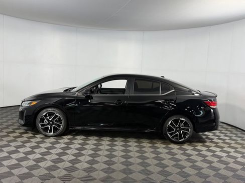Used 2025 Nissan Sentra SR FWD image 12
