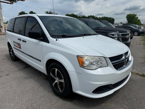 Used 2016 Dodge Grand Caravan American Value Package w/ UConnect Hands-Free Group FWD image 10
