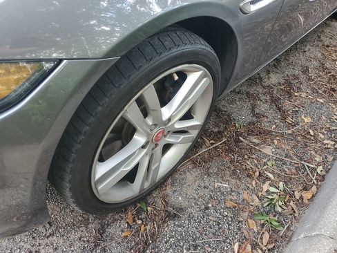 Used 2017 Jaguar XE Prestige AWD/4WD image 5