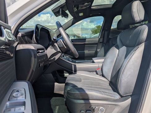 Used 2024 Hyundai Palisade Calligraphy image 13