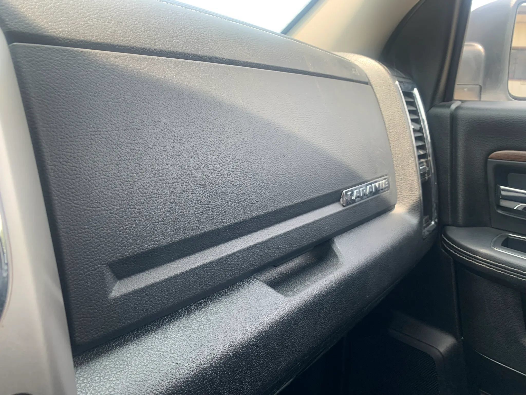 Used 2018 RAM 1500 Laramie w/ Convenience Group AWD/4WD image 29