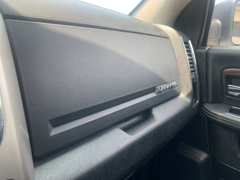 Used 2018 RAM 1500 Laramie w/ Convenience Group AWD/4WD image 29