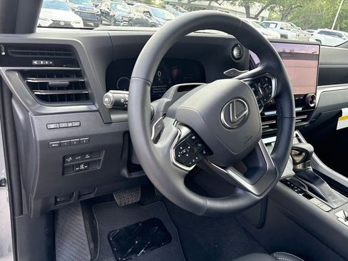 Used 2026 Lexus GX 550 w/ Accessory Package (2T) AWD/4WD image 12