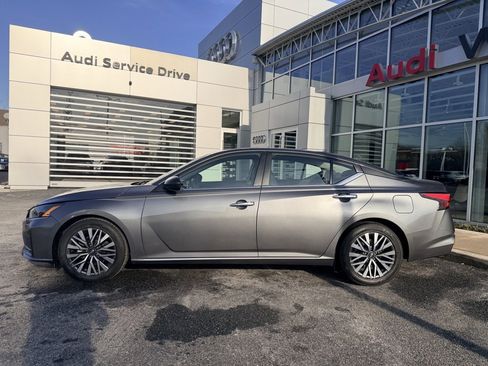 Used 2024 Nissan Altima 2.5 SV image 3