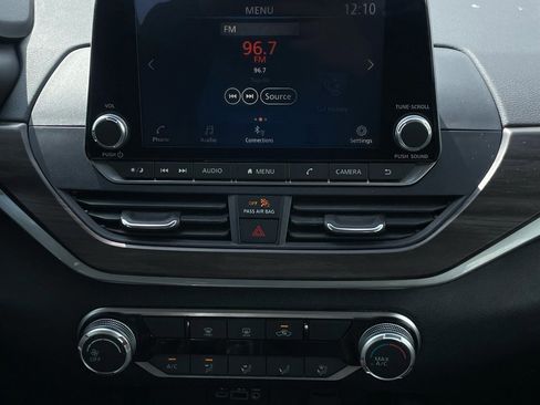 Used 2024 Nissan Altima 2.5 SV image 18