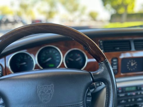 Used 2003 Jaguar XK8 Convertible image 23