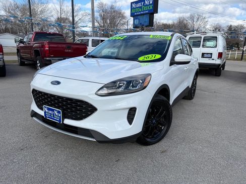 Used 2021 Ford Escape SE AWD/4WD image 2