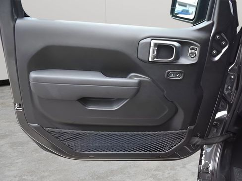 New 2025 Jeep Gladiator Sport image 21