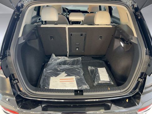 New 2026 Volkswagen Taos SE image 32