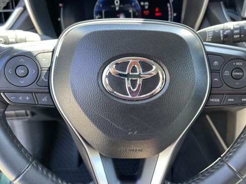 Certified 2025 Toyota Corolla Cross XLE FWD image 17