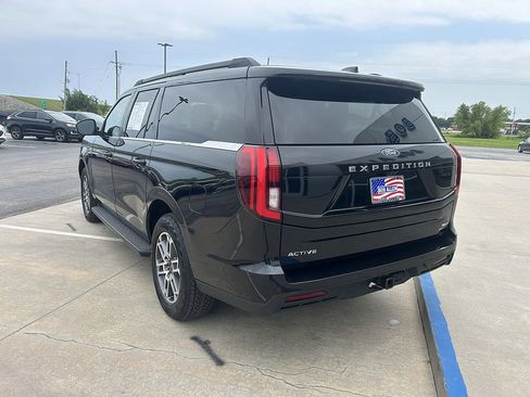 Used 2025 Ford Expedition Max Active AWD/4WD image 3