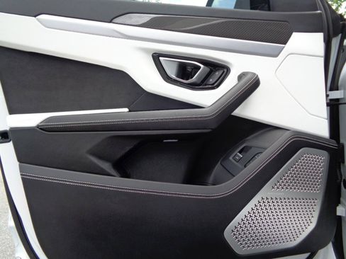 Used 2020 Lamborghini Urus AWD/4WD image 14