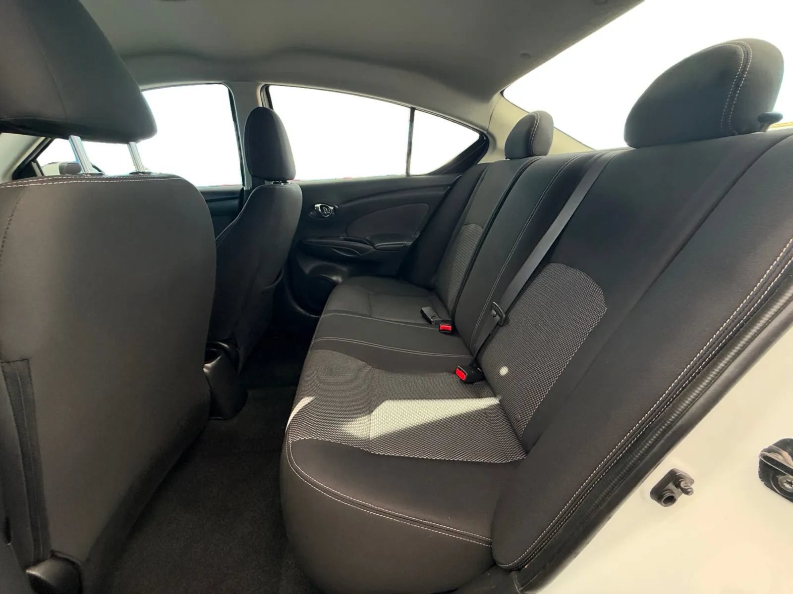 Used 2014 Nissan Versa SV FWD image 16