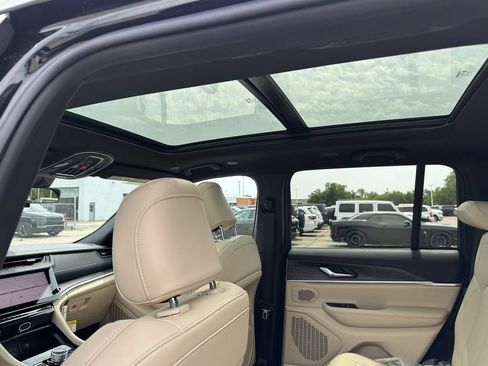New 2026 Jeep Grand Cherokee Limited AWD/4WD image 11
