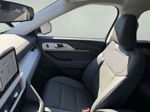 New 2026 Ford Explorer Active w/ Active Comfort Package AWD/4WD image 17