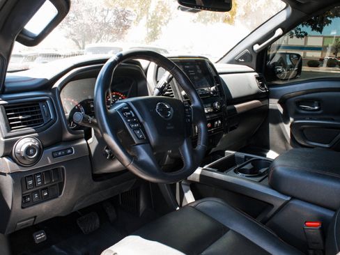 Used 2021 Nissan Titan PRO-4X w/ Pro-4x Convenience Package AWD/4WD image 9