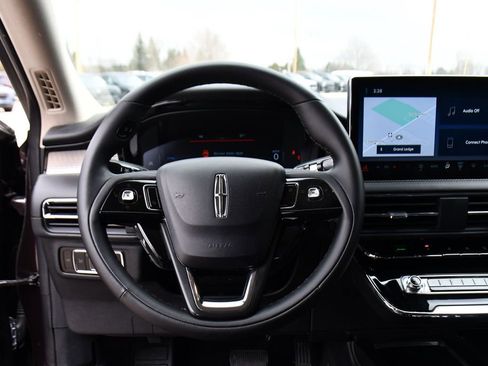 Used 2023 Lincoln Corsair AWD image 12