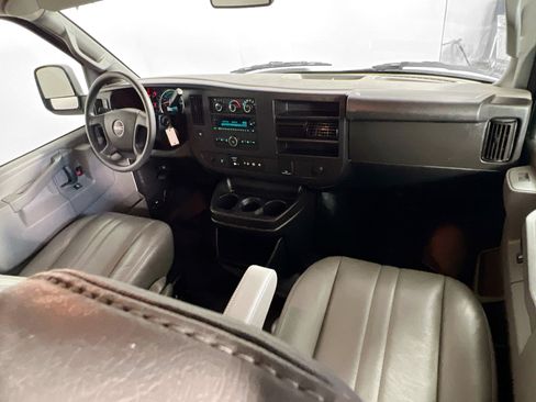 Used 2020 GMC Savana 3500 RWD image 24