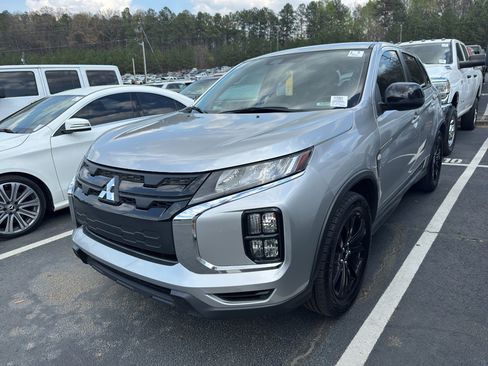 Used 2022 Mitsubishi Outlander Sport LE image 2