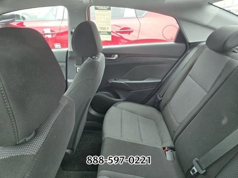 Used 2021 Hyundai Accent SE FWD image 3