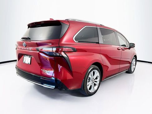 Used 2024 Toyota Sienna Platinum image 10