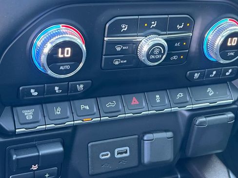 Used 2020 GMC Sierra 2500 Denali w/ Denali Ultimate Package image 21