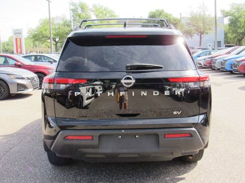 Used 2024 Nissan Pathfinder SV w/ SV Premium Package FWD image 4