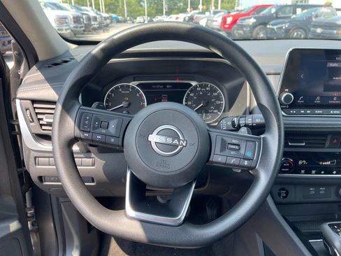 Used 2024 Nissan Rogue SV FWD image 25