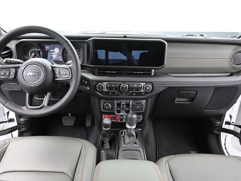 Used 2025 Jeep Gladiator Mojave w/ Convenience Group image 14