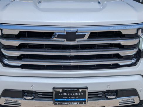 Certified 2024 Chevrolet Silverado 1500 High Country AWD/4WD image 10