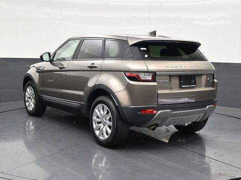 Used 2017 Land Rover Range Rover Evoque SE AWD/4WD image 3