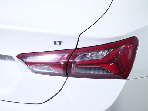 Used 2022 Chevrolet Malibu LT FWD image 17