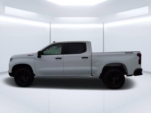 Used 2025 Chevrolet Silverado 1500 Custom Trail Boss AWD/4WD image 6