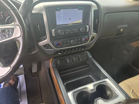 Used 2018 GMC Sierra 1500 SLT AWD/4WD image 9